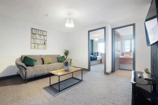 Stylish Comfort 4-Bed on Church Road, Sleeps 4 - 5