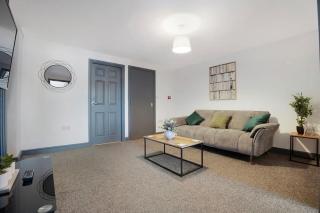 Stylish Comfort 4-Bed on Church Road, Sleeps 4 - 2