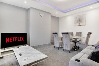 Exquisite 3-Bedroom, Newly Renovated, Sleeps 6 - 1