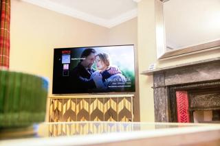 NEW! Luxurious Cottage in Durham by Stay With Us, Ideal for Large Groups & Families, Hot Tub, Sleeps 10! - 3