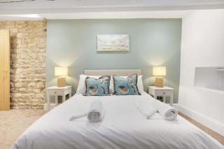 NEW! Luxurious Cottage in Durham by Stay With Us, Ideal for Large Groups & Families, Hot Tub, Sleeps 10! - 9