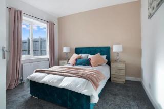 Spacious Living Room & Modern Comforts, Sleeps 4 - 6