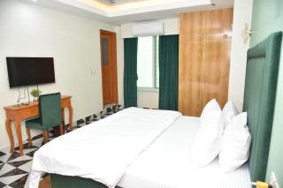 Prime Location Hotel Near Bridge Residency,314 - 2