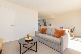 Modern 2-Bed Townhouse Close to City Attractions - 5