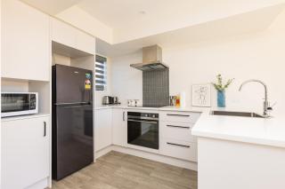 Modern 2-Bed Townhouse Close to City Attractions - 3