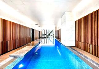 Melbourne CBD 2BR Views, Pool, Spa & Gym - 1