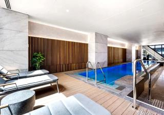 Melbourne CBD 2BR Views, Pool, Spa & Gym - 4