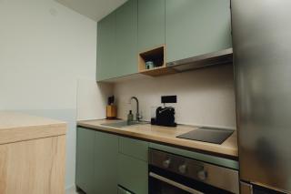 City Gem: Stylish Urban Hideout - 8