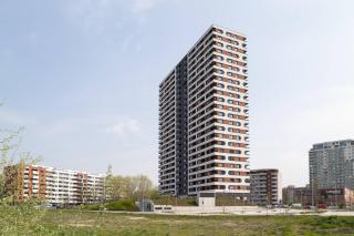 Old Bridge Retreat and Free Parking - 9