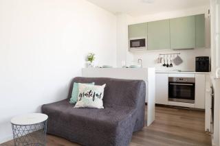 Old Bridge Retreat and Free Parking - 6