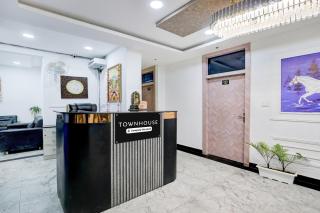 Townhouse by OYO Mohali Bus Terminal Formerly Hotel HM Crystal - 1