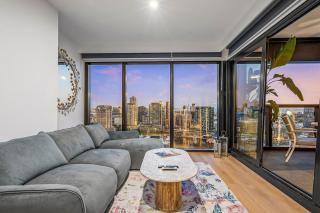 Panoramic views, Steps to Marvel & The District Docklands, Free Parking, & Gym! - 0