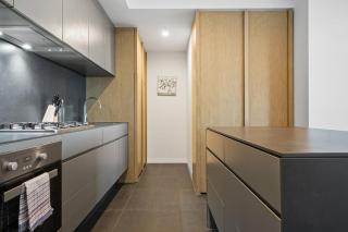 Marina Tower 28FL Waterfront Appt, With Parking, Heated Pool, Gym & Library! - 3
