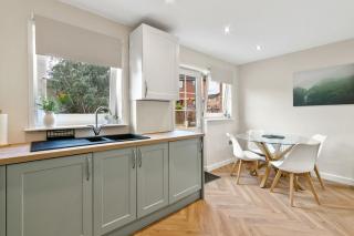 Entire Home in Renfrewshire - 1