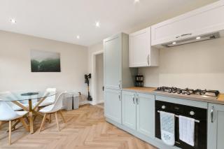 Entire Home in Renfrewshire - 3