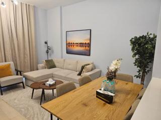Central 2BR Apt Yas F1 Circuit - Abu Dhabi - 6