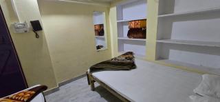 Radha krishna Niwas 200mtrs to dasashwamedh ghat - 6