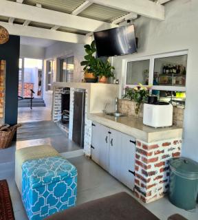 Myburgh Park 4 Bedroom 10 Sleeper Holiday Home with Solar Warmed Pool - 2
