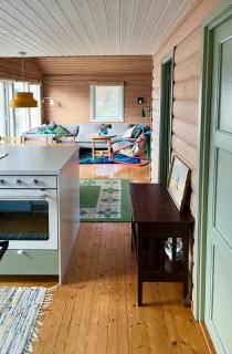 Beachfront Cabin With Sun Terraces On Helgøy - 3