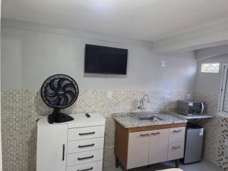 Quarto Aconchegante Completo Wi-Fi TV Microondas Cafeteira Entrada Privativa - 2