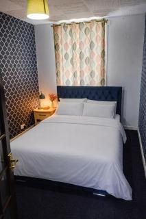 Cosy 3 Bed Apartment House in Kirkcaldy Fife - Serviced accommodation For Corporate , Business , Tourists , Secure, Parking , WiFi - 3