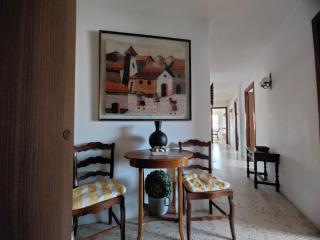 SPACIOUS FLAT WITH SEA VIEWS, FOR 8 PEOPLE WITH 3 BEDROOMS, 2 BATHROOMS and WIFI, NEXT TO THE BEACH!! - 1