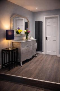 Saphire Apartments Spacious 1 Bed Apartment Sleeps 6 with Free Parking and Garden - 7