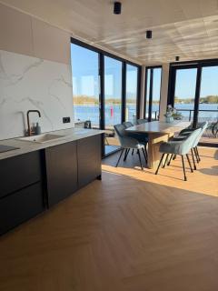 Enjoy life on the water, House Boat Loosdrecht! 3 bed-rooms - 6