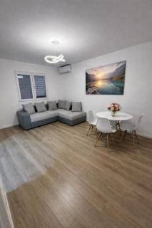 Elvy Comfort Apartment - 9