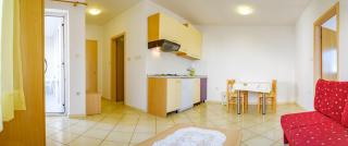 Apartment sleeps 4 near the beach - 0