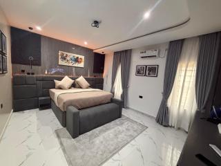 House 9 Signature - 1