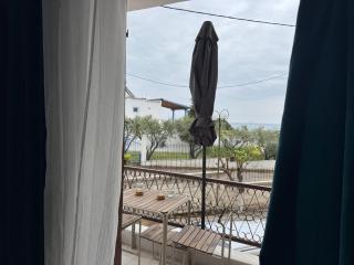 Sea View Chic Apartment - 8