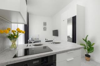 Nowoczesne Apartamenty Typu Studio z Parkingiem by Noclegi Renters - 1