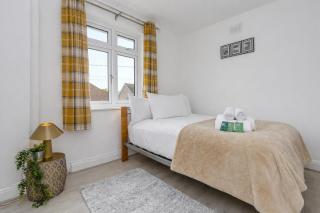 Spacious 3-Bed House, Sleeps 6, Parking, Contractor Friendly - 5