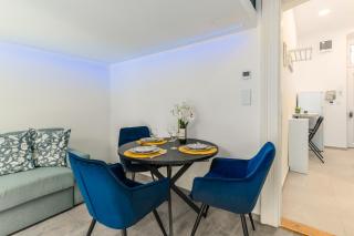 Kazinczy Apartment in Vibrant Area - 2
