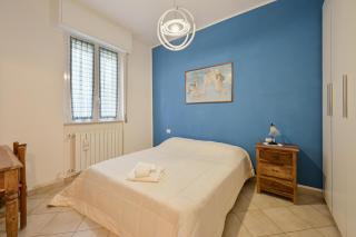 GuestHost - Flora's Home - Cozy Flat with Parking! - 0