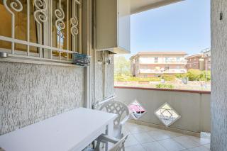 GuestHost - Flora's Home - Cozy Flat with Parking! - 8