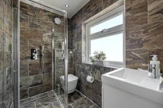 Spacious 3-Bed House, Sleeps 6, Parking, Contractor Friendly - 1