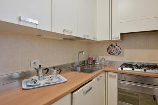 GuestHost - Flora's Home - Cozy Flat with Parking! - 7