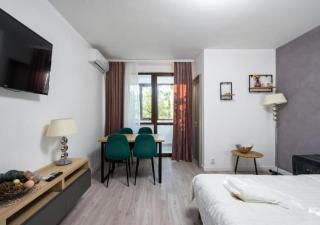 Modern Studio with Balcony near Metro Access - 9