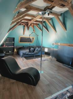 Romantic love room house - 4