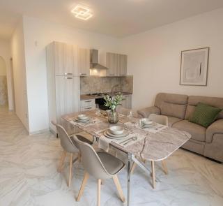 Lussuoso trilocale con terrazza e spiaggia 150 mt - 2