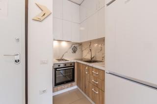 Sunny Apartment 2BR Steps from the Sea by PikHost - 7