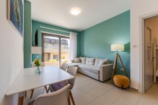 Sunny Apartment 2BR Steps from the Sea by PikHost - 6