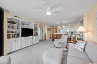 Sunset Haven 3 BR Condo in a Gated Beach Community - 9