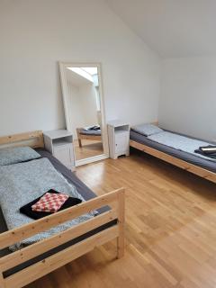 Grosse Monteur und Arbeiterwohnung fuer Firmen bis 8 Personen 3 Schlafzimmer - 4