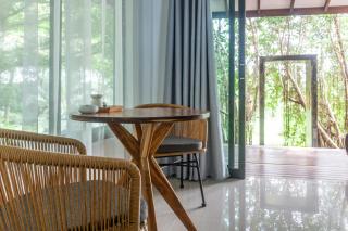 Hidden Tropical Home with Private Patio Quiet & Peaceful, Hin Kong - 2