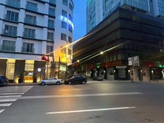 Central 80s designer Flat - 1