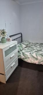 Master bedroom near airport - 0