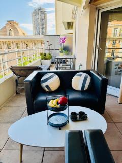 Central 10 min by foot to Casino Monte Carlo - 4